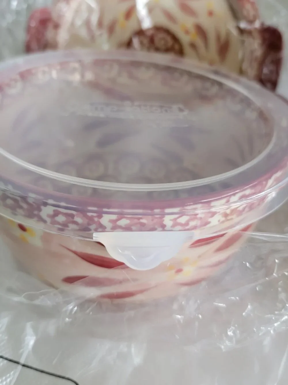 Temptations Cranberry 2 NEW Nesting Bowls Ceramic Trivet Lid-It Lids & Covers